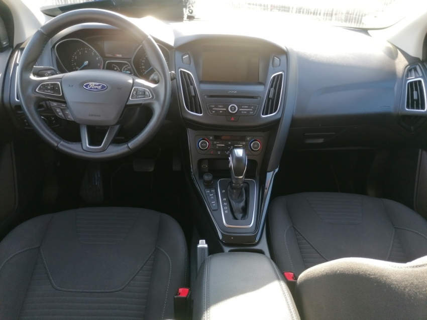 Ford Focus, Opel Astra, Opel Crossland o similar