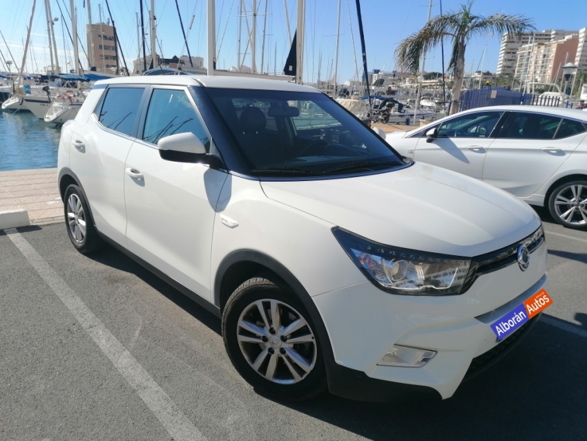 SsangYong Tivoli, Opel Crossland o similar